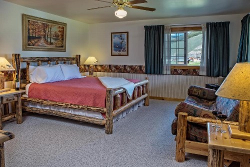 Stanley High Country Inn - image 4