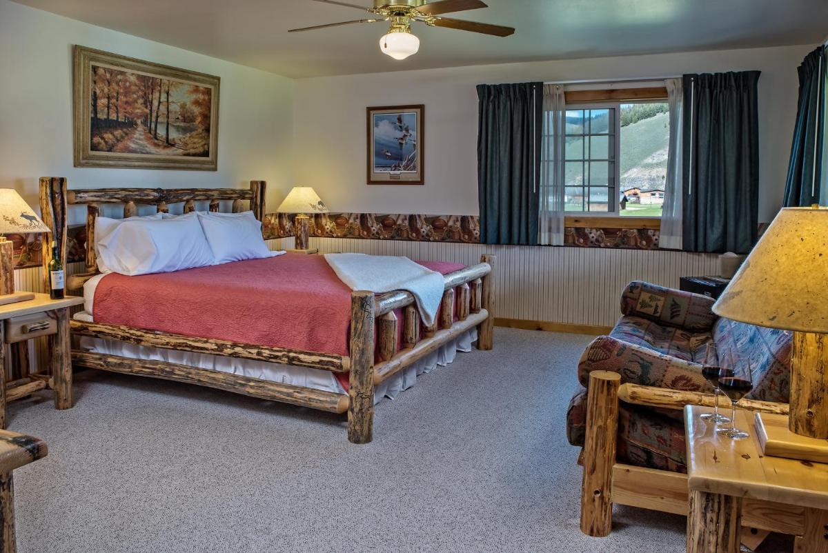 Stanley High Country Inn - image 4