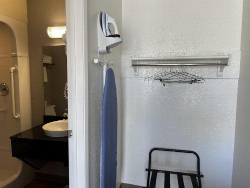 Motel 6-Stanton CA - image 15