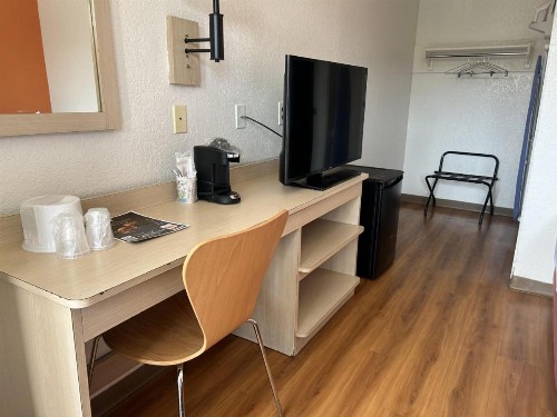 Motel 6-Stanton CA - image 5