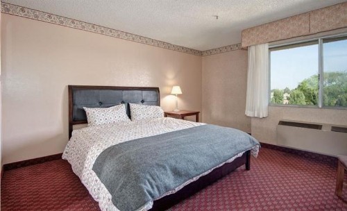 Stanton Inn & Suites - image 11