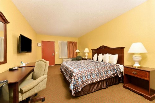 Americas Best Value Inn Starke - image 13