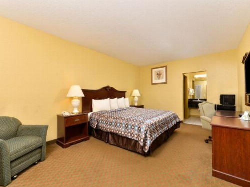 Americas Best Value Inn Starke - image 16