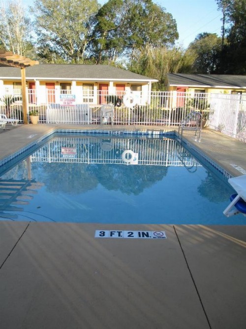 Americas Best Value Inn Starke - image 2