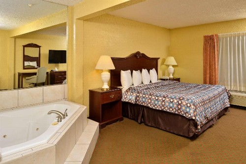 Americas Best Value Inn Starke - image 3