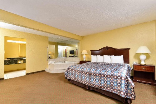 Americas Best Value Inn Starke - image 4