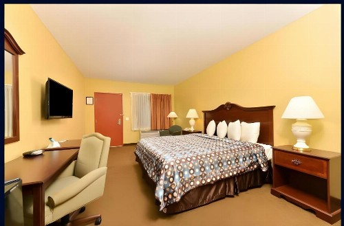 Americas Best Value Inn Starke - image 9