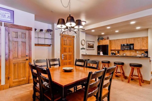 Champagne Lodge - image 7