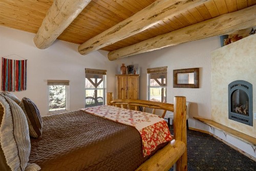 Mariposa Lodge Bed and Breakfast - image 10