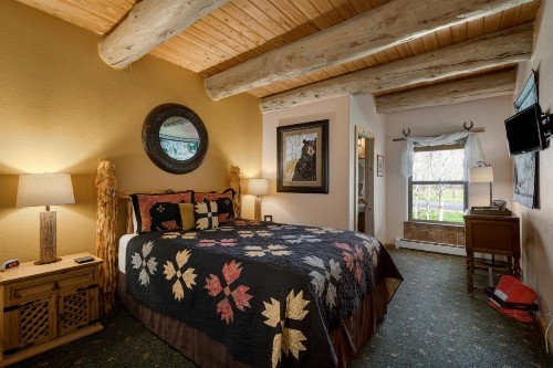 Mariposa Lodge Bed and Breakfast - image 12
