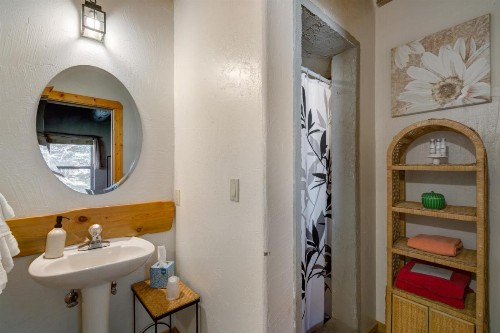 Mariposa Lodge Bed and Breakfast - image 8