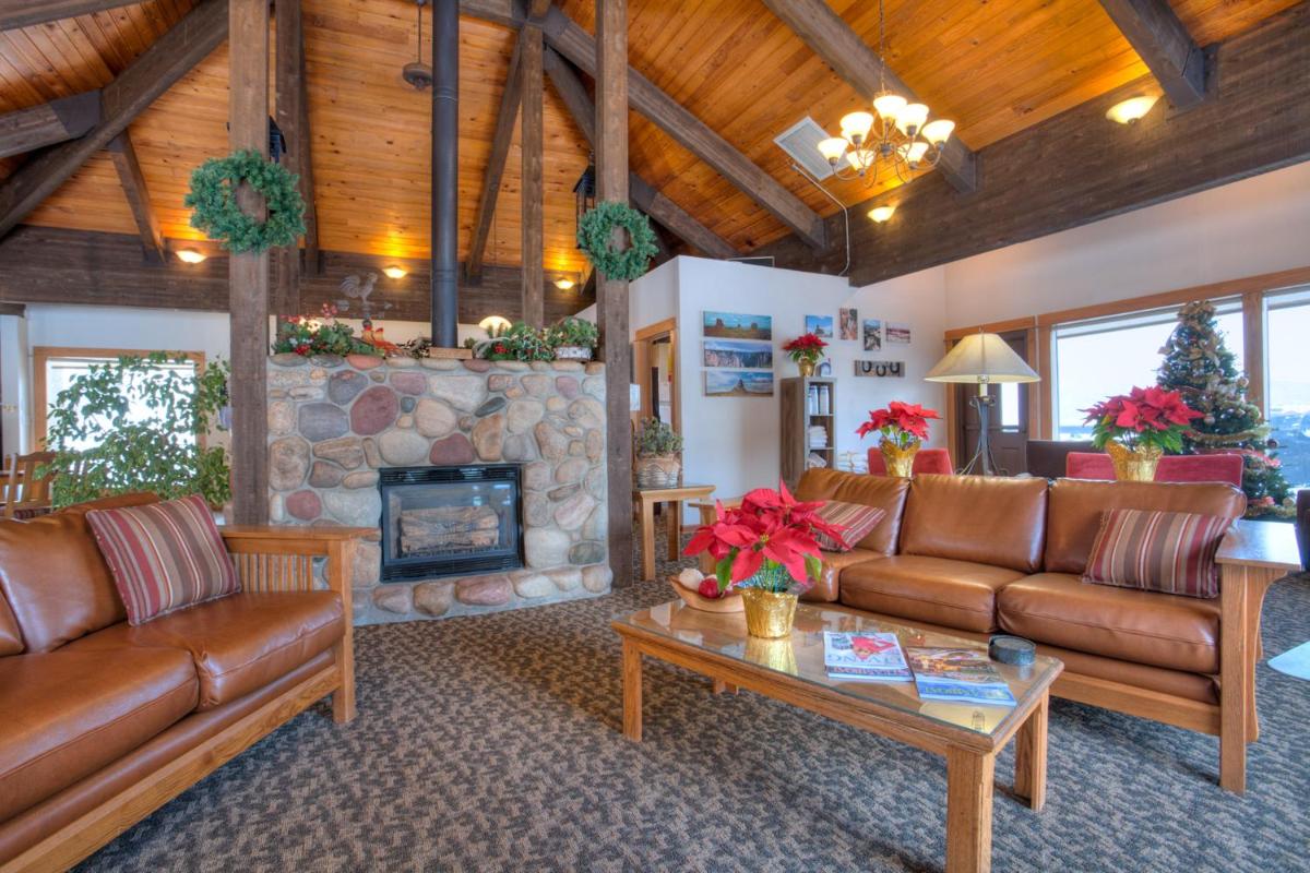 Ski Inn Condominiums - image 6