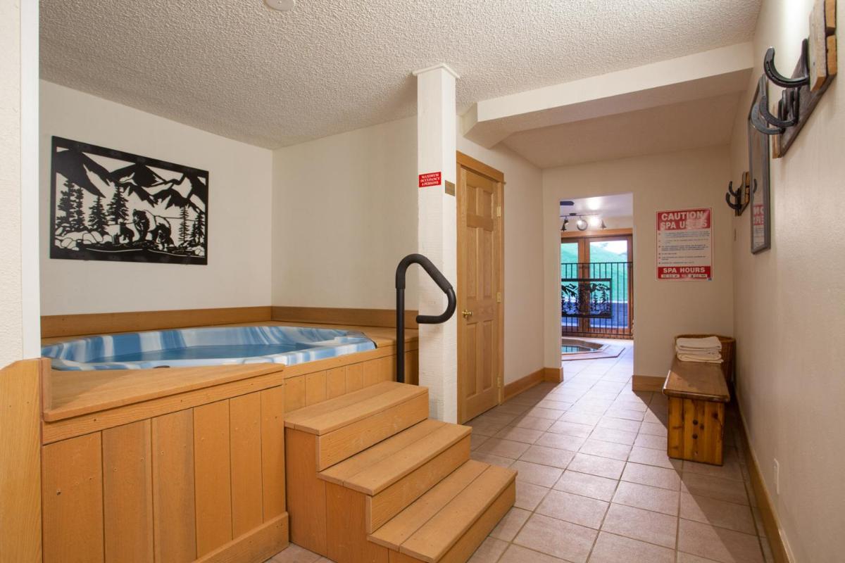 Ski Inn Condominiums - image 7