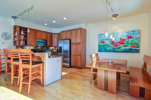 Upscale Majestic Valley Townhome - image 6