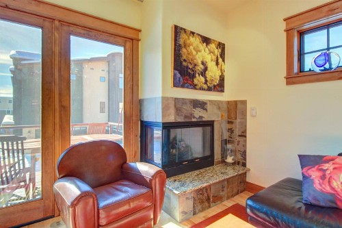 Upscale Majestic Valley Townhome - image 8
