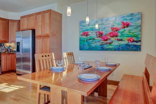 Upscale Majestic Valley Townhome - image 9