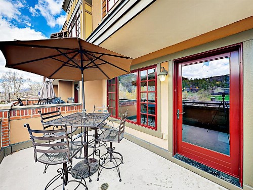 Downtown Gem 2Br/2.5Ba Overlooking The Yampa River Condo - image 7