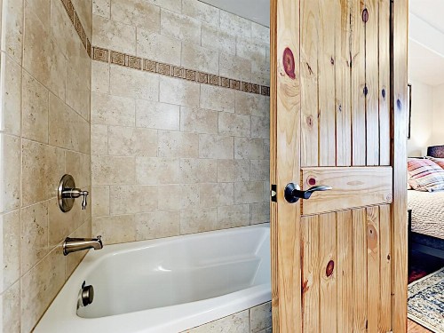 Downtown Gem 2Br/2.5Ba Overlooking The Yampa River Condo - image 9