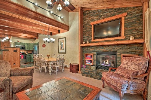 Cozy Creekside Getaway - Walk to Thunderhead Lift!