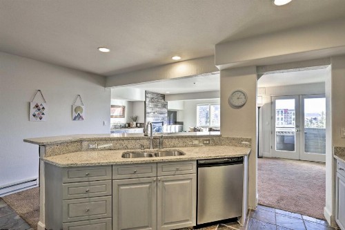 Steamboat Townhome with Hot Tub - Walk to Lifts! - image 11