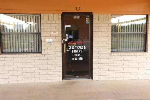 Budget Inn - image 10
