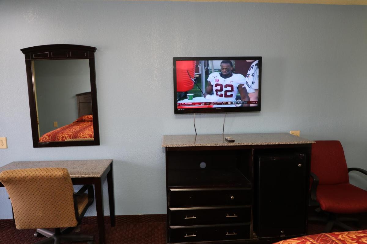 Budget Inn - image 3
