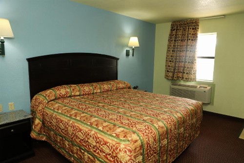 Budget Inn - image 8