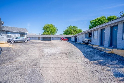 Royal Inn Motel - image 10