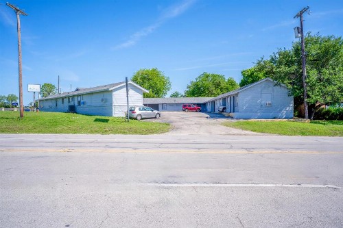 Royal Inn Motel - image 23