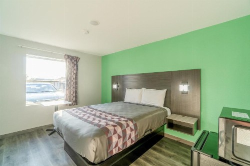 Royal Inn Motel - image 28