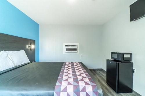 Royal Inn Motel - image 36