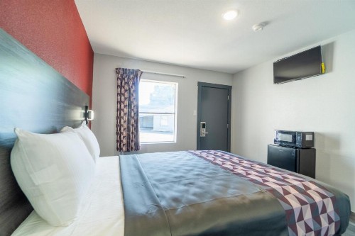 Royal Inn Motel - image 49
