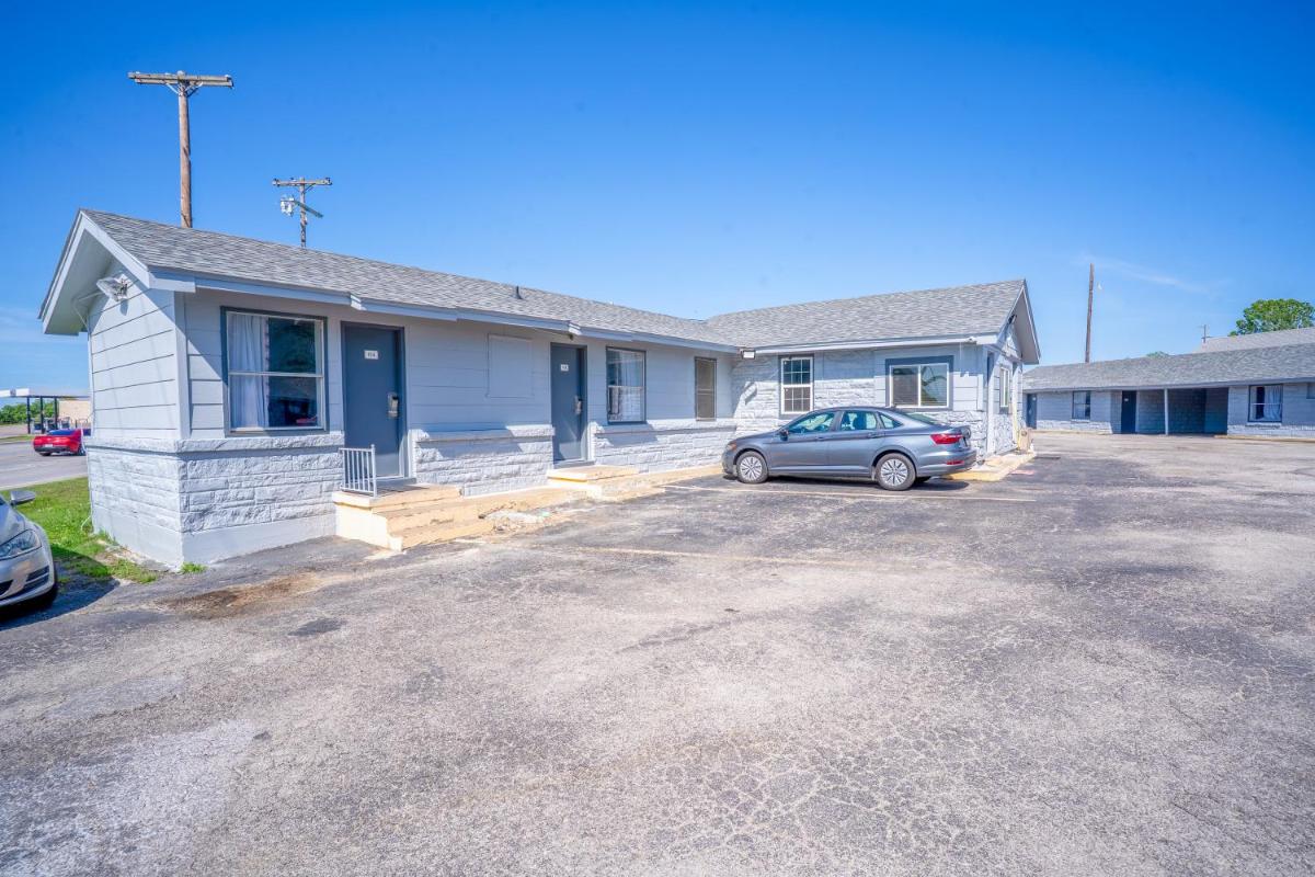 Royal Inn Motel - image 6
