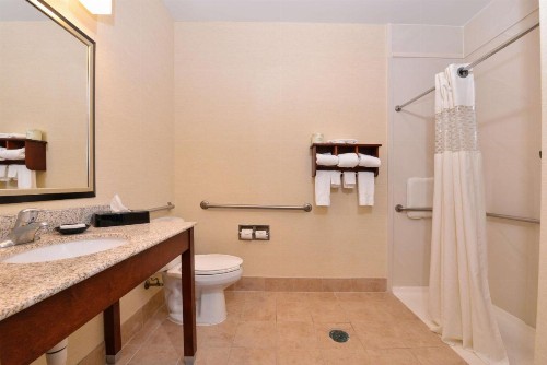 Hampton Inn Steubenville - image 13
