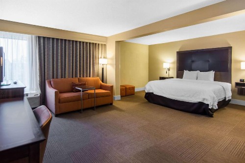 Hampton Inn Steubenville - image 15