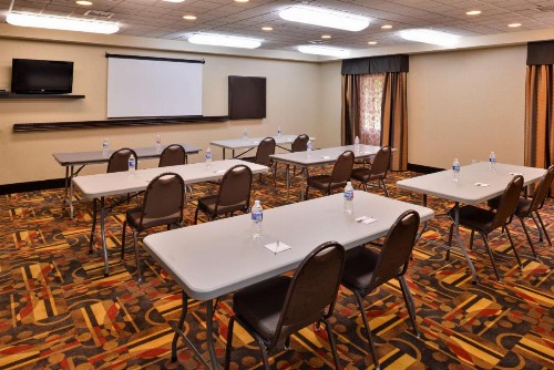 Hampton Inn Steubenville - image 17