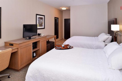 Hampton Inn Steubenville - image 5