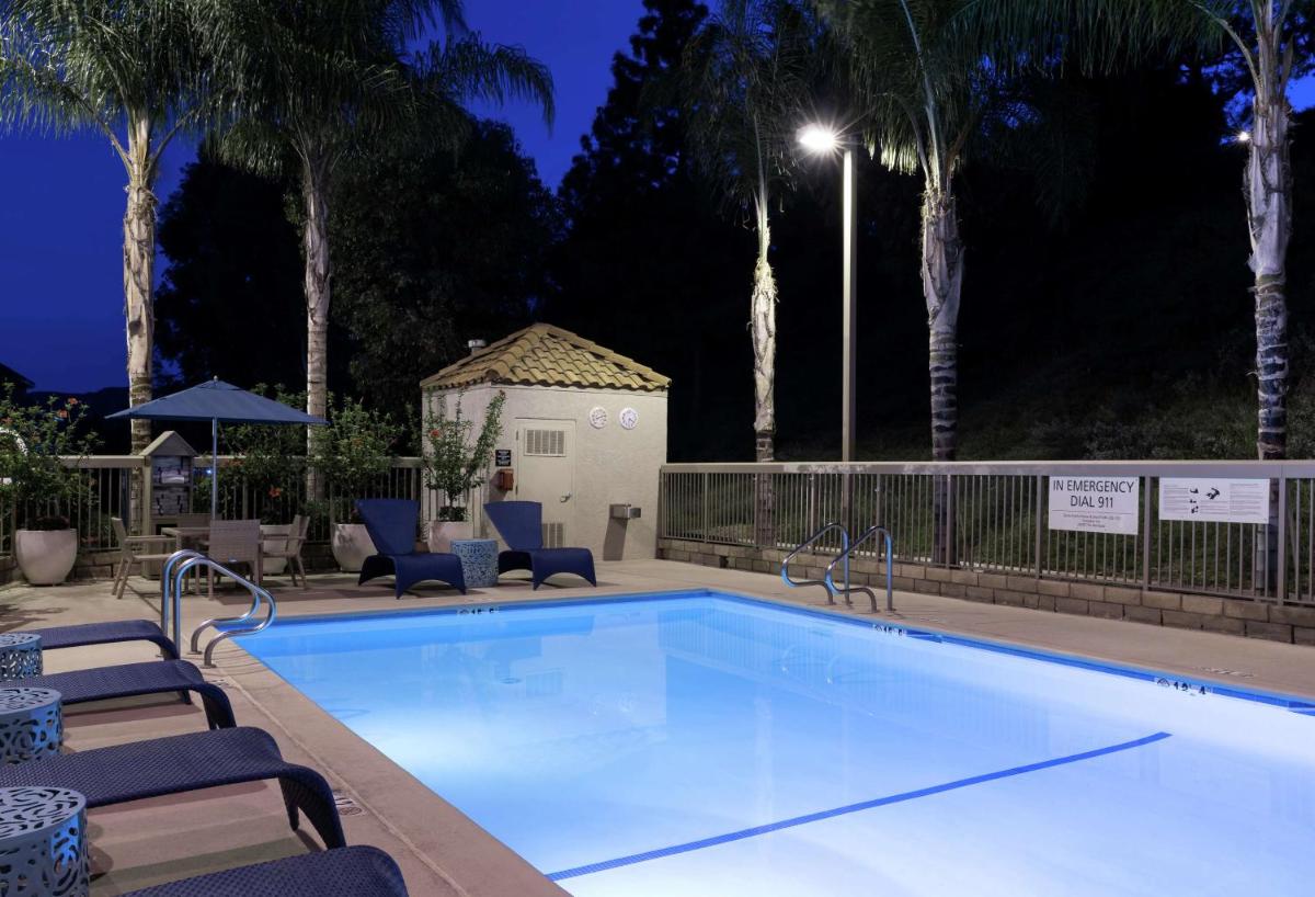 Hampton Inn Los Angeles Santa Clarita - image 2