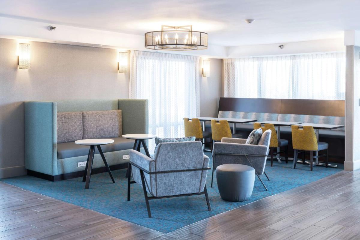 Hampton Inn Los Angeles Santa Clarita - image 4