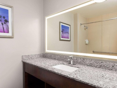 La Quinta by Wyndham Santa Clarita - Valencia - image 35