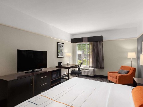 La Quinta by Wyndham Santa Clarita - Valencia - image 7