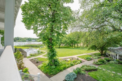 Kent Manor Inn - image 10
