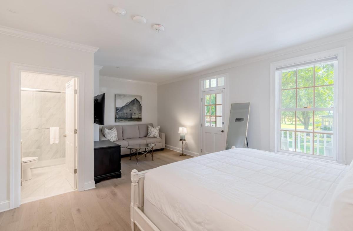 Kent Manor Inn - image 2