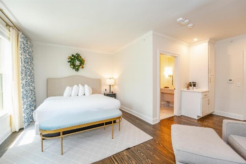 Kent Manor Inn - image 22