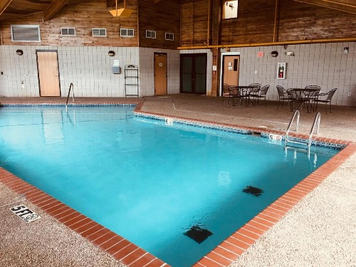 Regency Inn and Suites - image 2