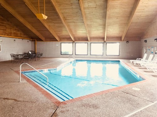 Regency Inn and Suites - image 7
