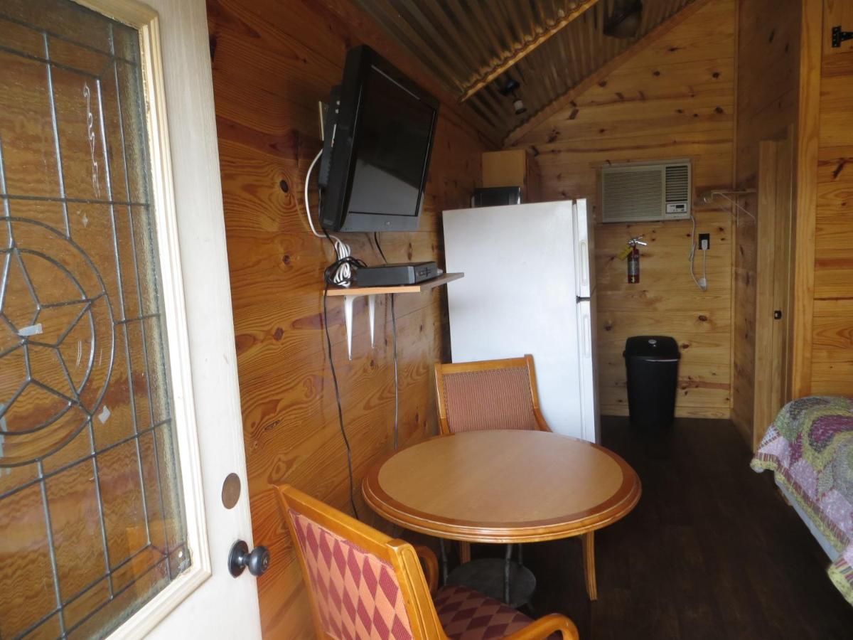 All Tucked Inn Cabins - image 3