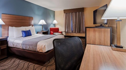 Best Western Plus Heritage Inn - image 23