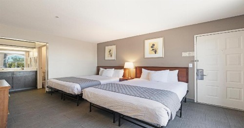 Budget Inn and Suites Stockton Yosemite - image 3