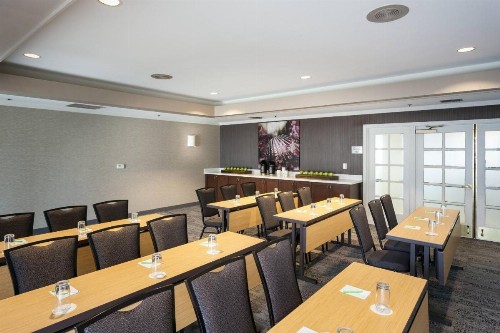 Courtyard by Marriott Stockton - image 2